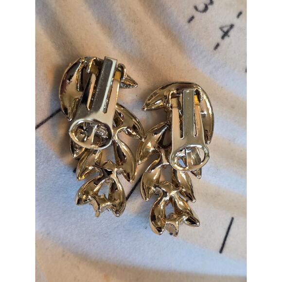 Vintage Gold Tone Leaf Clip-On Earrings With Light Blue Rhinestones - Picture 4 of 11